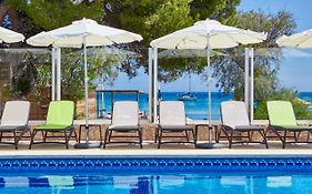 Universal Hotel Laguna  4*